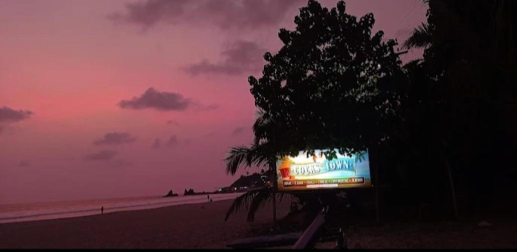 Cocks Town Hotel อารัมบล ภายนอก รูปภาพ