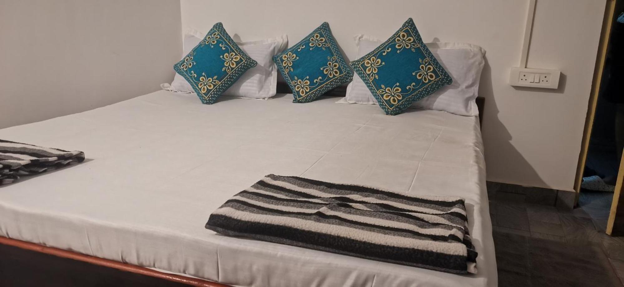 Cocks Town Hotel อารัมบล ภายนอก รูปภาพ